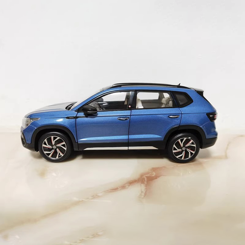 1:18 Volkswagen Tharu Diecast Model